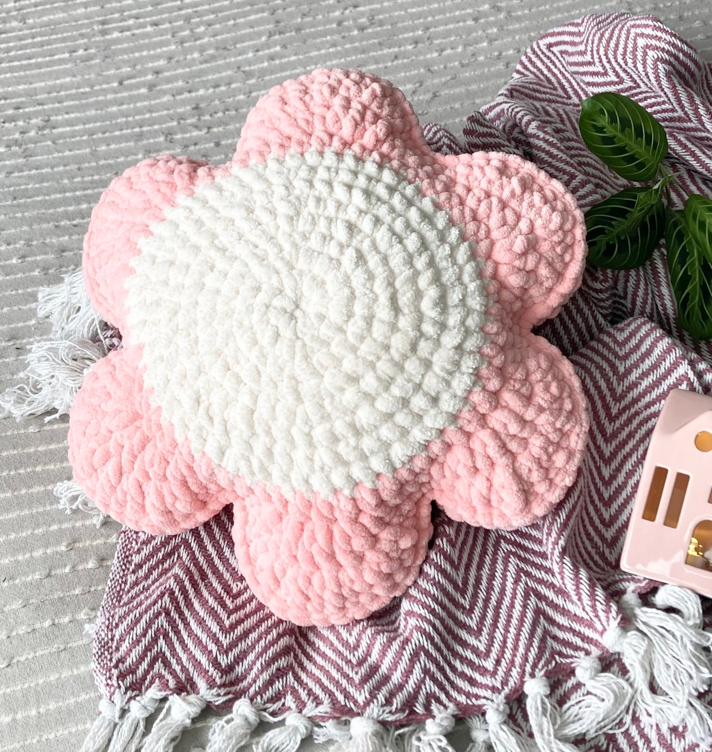 Amigurumi coussin fleur couleur corail et crème